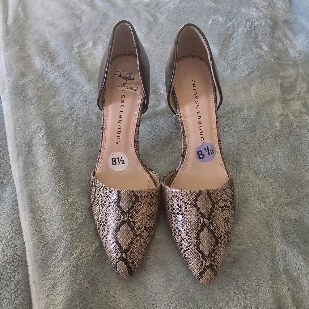 Womens pumps